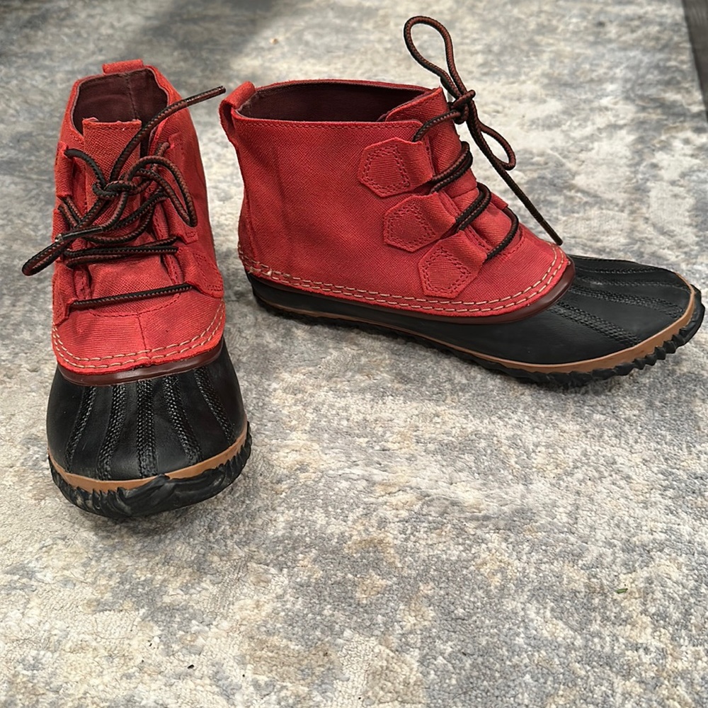 Women’s sorel out n about red bootie
